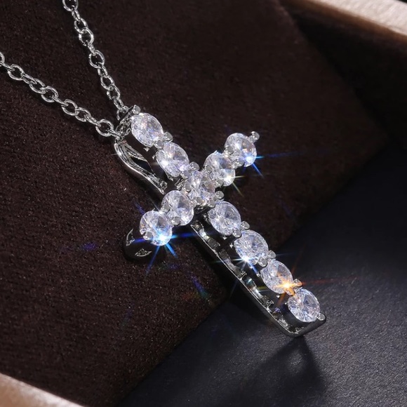 Sterling silver cross diamond necklace - Picture 5 of 6